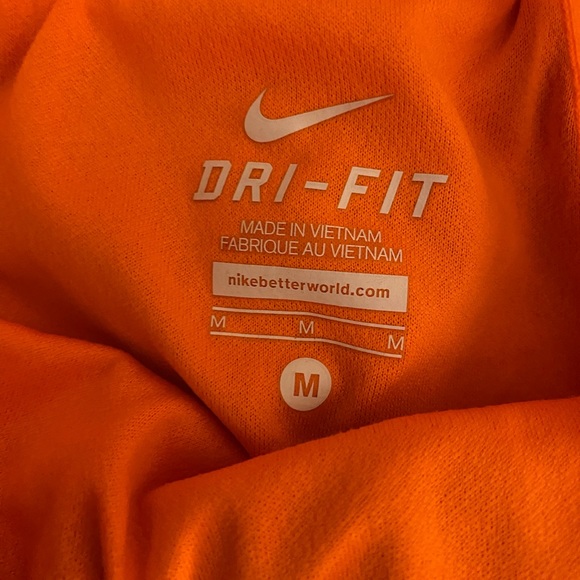 Women Nike running shorts - Picture 2 of 3